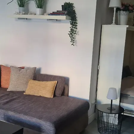 Gaestewohnung Direkt An Der Wallmauer דירה נויברנדנבורג